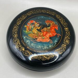 Vintage Russian USSR Artist Signed Troika Lacquer Round 3” Trinket Box W/Lid